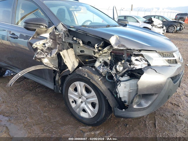 Toyota RAV4 LE 2015 JTMBFREV2FJ042978 Image 6