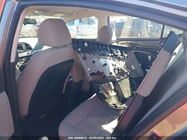 Hyundai ELANTRA SE 2018 5NPD74LF3JH286127 Image 8