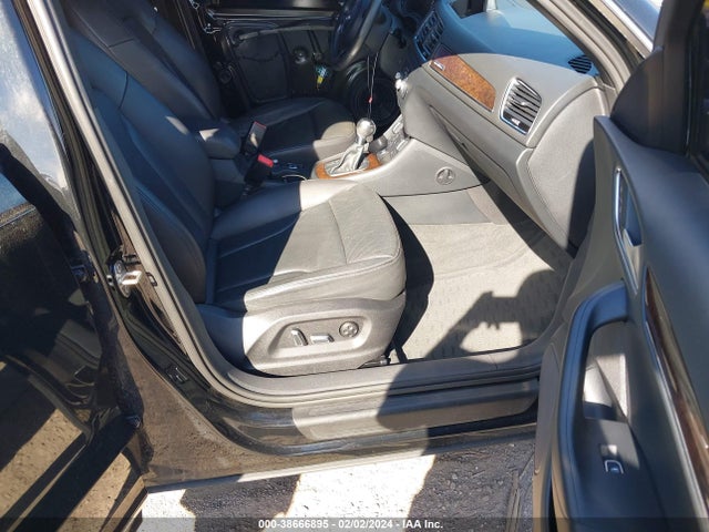 WA1JCCFS6HR005890 Audi Q3 2.0t Premium