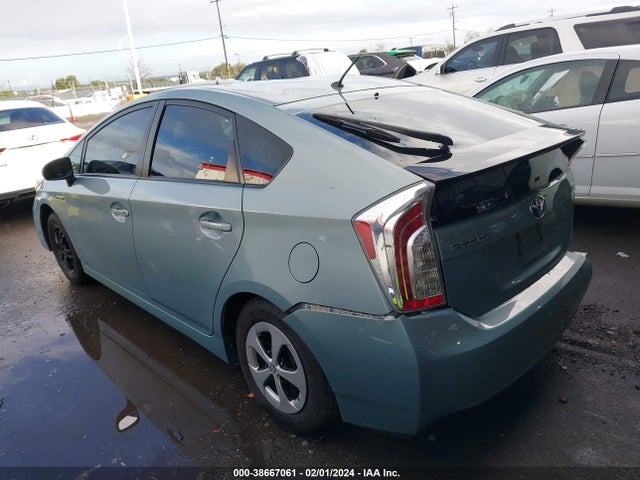 Toyota Prius Two 2015 JTDKN3DUXF1968960 Image 3
