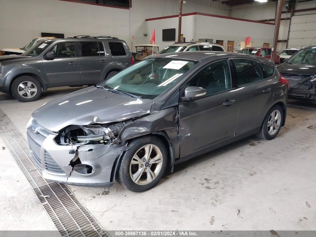 Ford FOCUS SE 2014 1FADP3K26EL220297 Image 2