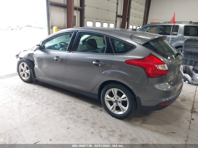 Ford FOCUS SE 2014 1FADP3K26EL220297 Image 3