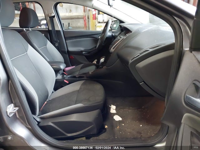Ford FOCUS SE 2014 1FADP3K26EL220297 Image 5