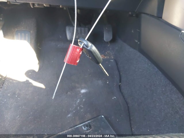 Toyota RAV4 LE 2018 JTMZFREV4JJ173594 Image 11