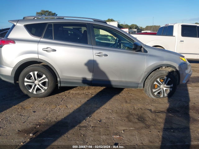 Toyota RAV4 LE 2018 JTMZFREV4JJ173594 Image 13