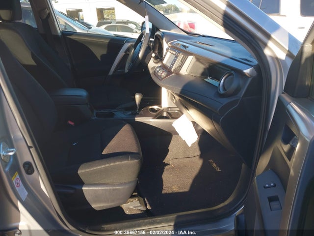 Toyota RAV4 LE 2018 JTMZFREV4JJ173594 Image 5