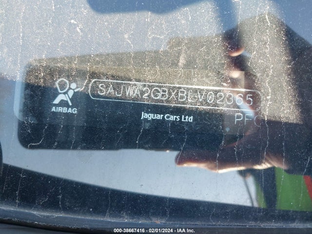 2011 JAGUAR XJ SAJWA2GBXBLV02365 Photo 8