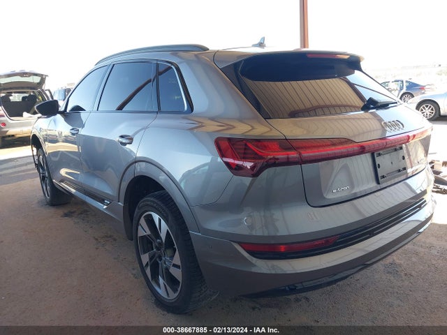 WA1AAAGE7NB012435 Audi E-tron Premium Quattro