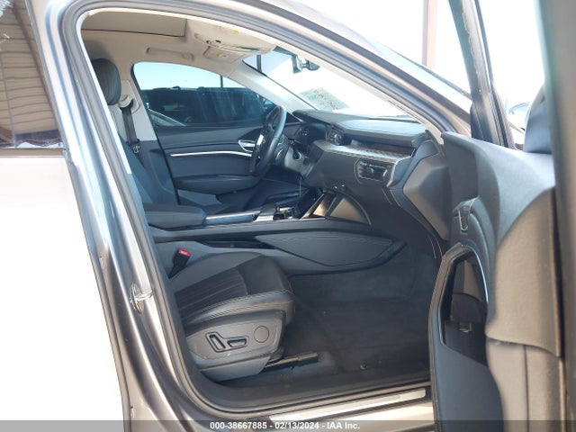 WA1AAAGE7NB012435 Audi E-tron Premium Quattro