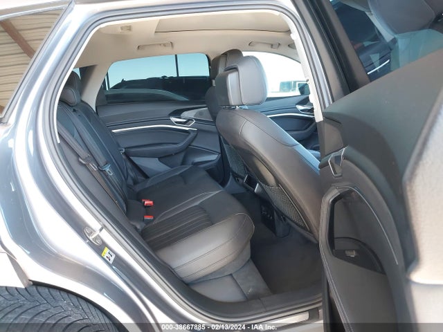 WA1AAAGE7NB012435 Audi E-tron Premium Quattro