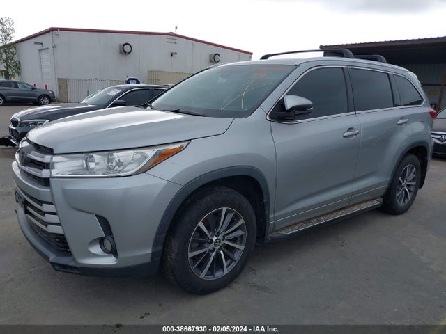 Toyota Highlander Xle 2018 5TDKZRFH3JS261900 Image 2