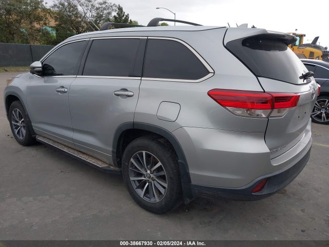Toyota Highlander Xle 2018 5TDKZRFH3JS261900 Image 3