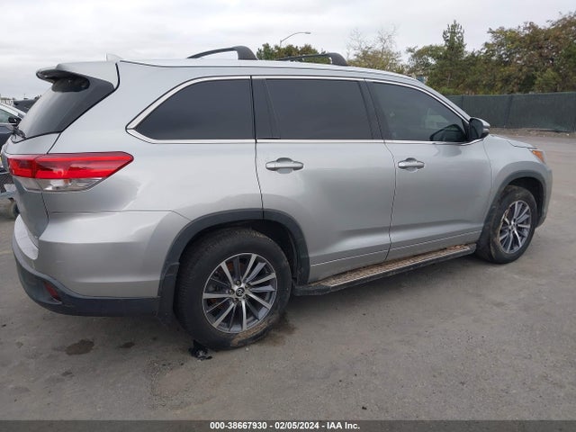 Toyota Highlander Xle 2018 5TDKZRFH3JS261900 Image 4