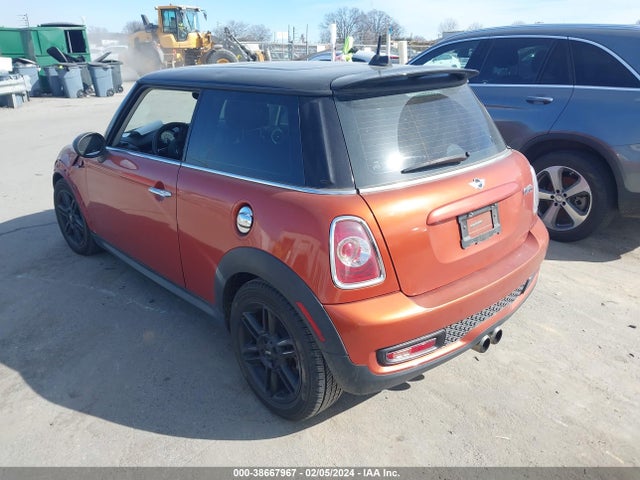 2013 MINI HARDTOP WMWSV3C53DT389561 Photo 2