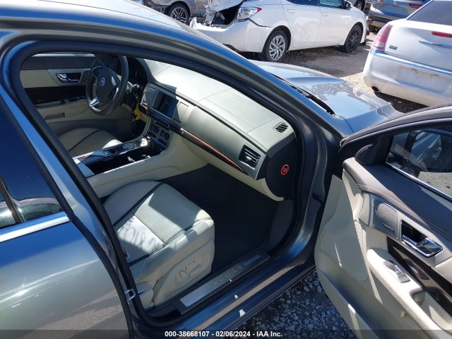 2013 JAGUAR XF SAJWA0E7XD8S93220 Photo 4