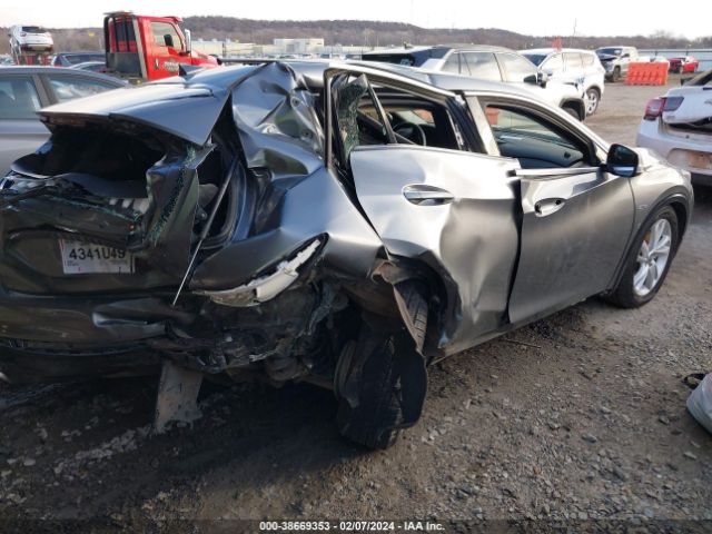SJKCH5CP8JA060726 Infiniti Qx30 Luxury