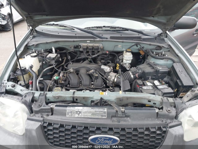2005 FORD ESCAPE XLT VIN: 1FMCU03175KA33333