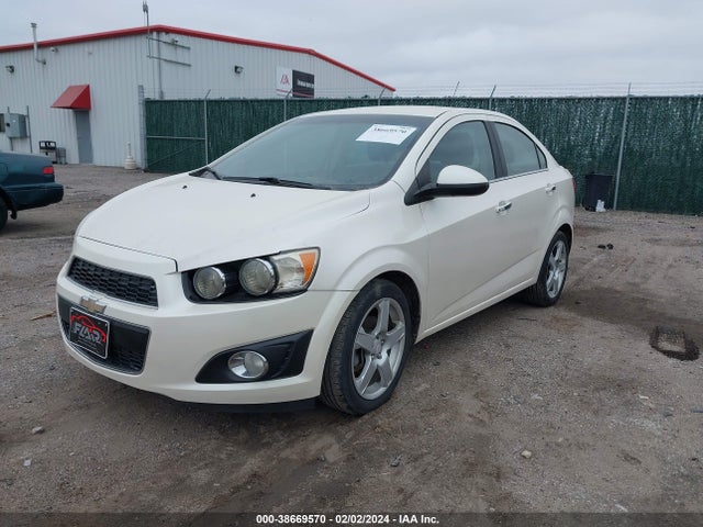 Chevrolet Sonic Ltz Auto 2015 1G1JE5SB2F4106932 Image 2