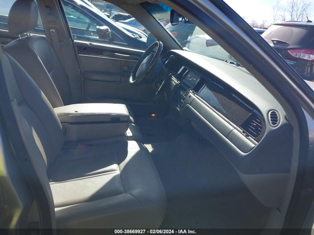 2010 LINCOLN TOWN CAR SIGNATURE LIMITED VIN: 2LNBL8CV1AX753038