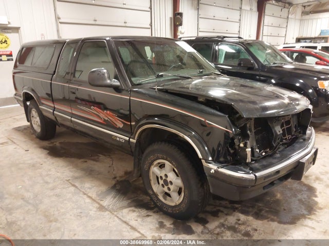 1997 CHEVROLET S-10 LS VIN: 1GCDT19X5V8163010