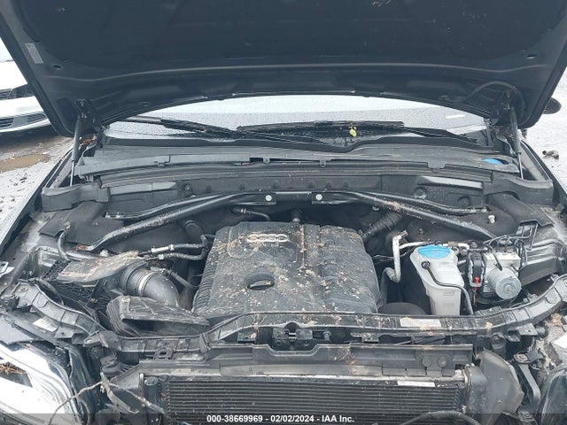 Audi Q5 2.0t Premium 2017 WA1L2AFP0HA026387 Image 10
