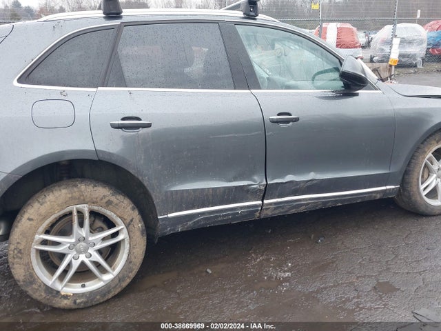 Audi Q5 2.0t Premium 2017 WA1L2AFP0HA026387 Image 14