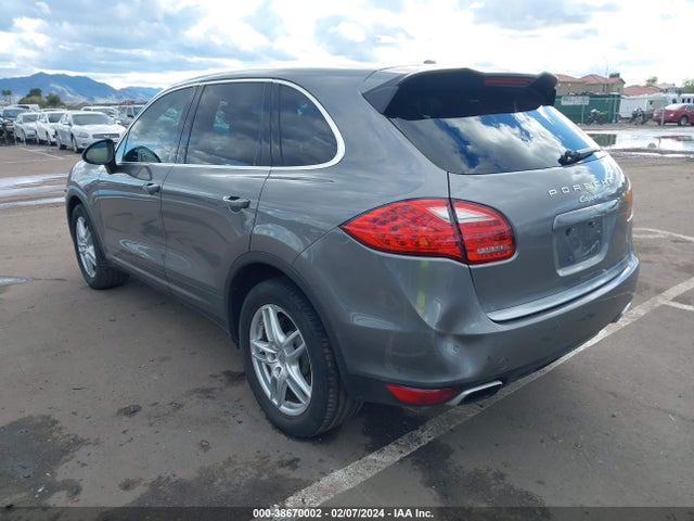 2011 PORSCHE CAYENNE WP1AA2A21BLA04393 Photo 2