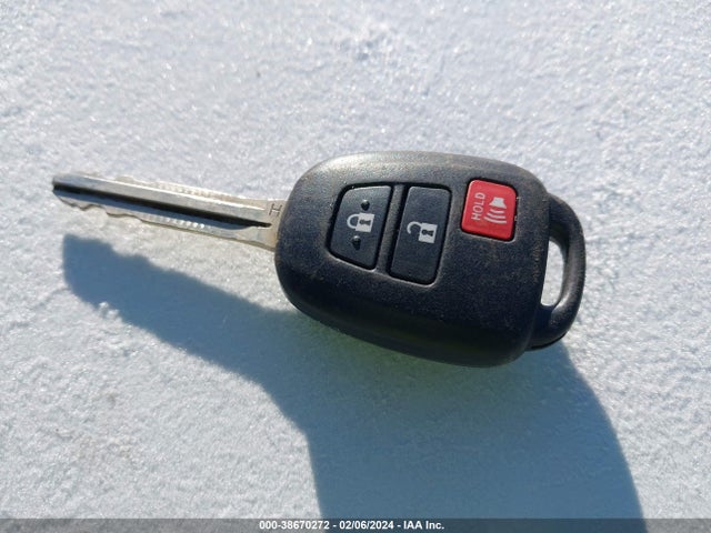 Toyota RAV4 LE 2017 2T3BFREV6HW684169 Image 11