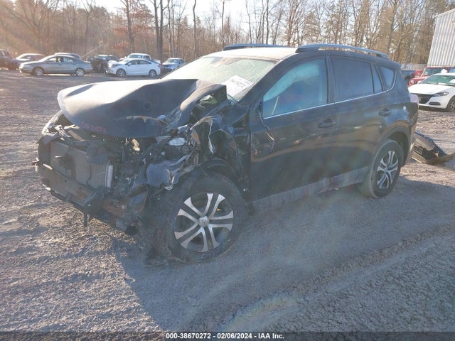 Toyota RAV4 LE 2017 2T3BFREV6HW684169 Image 2