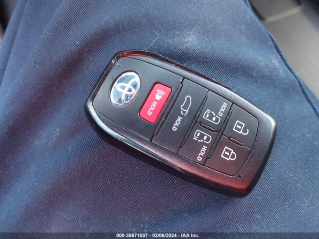 2022 TOYOTA SIENNA XLE VIN: 5TDYRKEC2NS108308