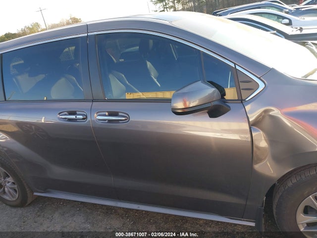 2022 TOYOTA SIENNA XLE VIN: 5TDYRKEC2NS108308