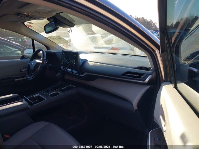 2022 TOYOTA SIENNA XLE VIN: 5TDYRKEC2NS108308