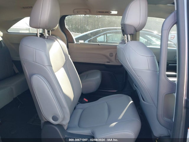 2022 TOYOTA SIENNA XLE VIN: 5TDYRKEC2NS108308