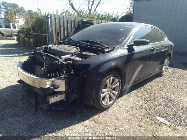 Chrysler 200 Limited 2015 1C3CCCAB2FN611914 Image 2
