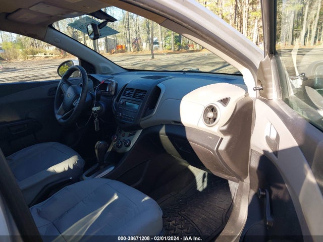 Chevrolet Sonic Ls Auto 2015 1G1JA5SH9F4113618 Image 5