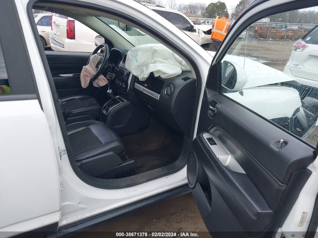 Jeep Compass Latitude 2016 1C4NJCEB1GD651381 Image 5
