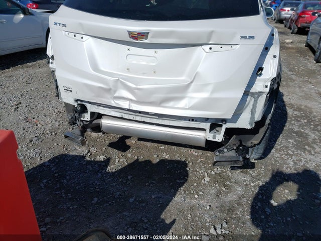 1GYKNCRS2HZ128368 Cadillac Xt5 Premium Luxury