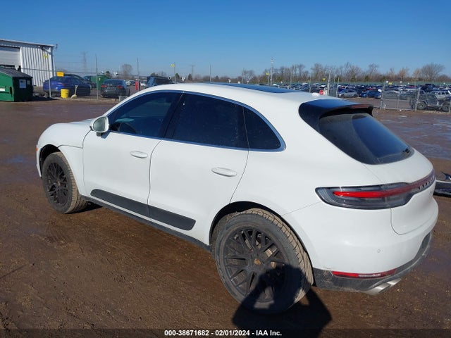 2019 PORSCHE MACAN WP1AB2A50KLB31708 Photo 2