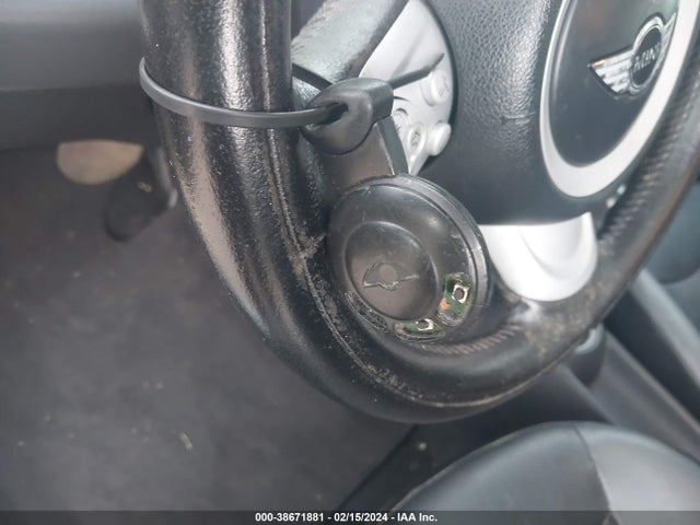 2010 MINI COOPER WMWMF3C56ATZ24965 Photo 10