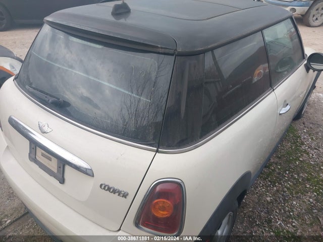 2010 MINI COOPER WMWMF3C56ATZ24965 Photo 3