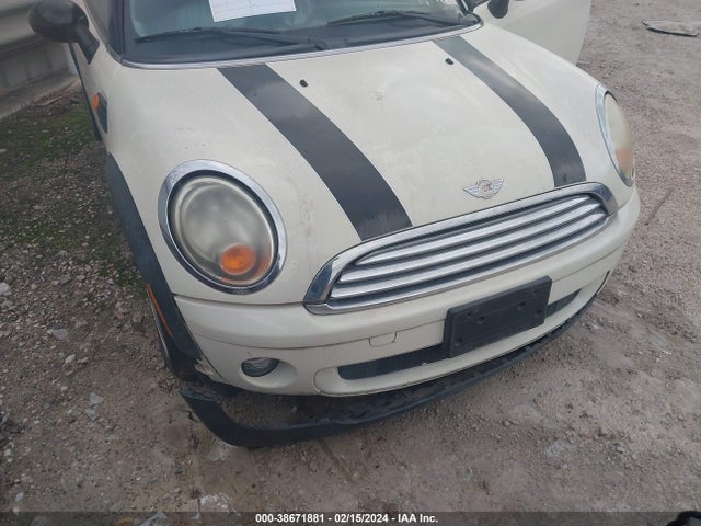2010 MINI COOPER WMWMF3C56ATZ24965 Photo 5
