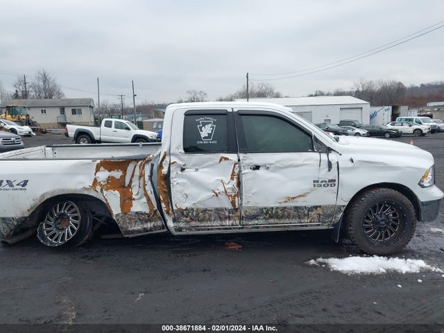 2018 RAM 1500 SLT QUAD CAB 4X4 6'4 BOX VIN: 1C6RR7GG9JS319516