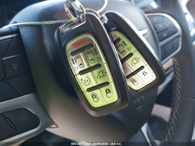 2C4RC1CG1NR211475 Chrysler Voyager Lx