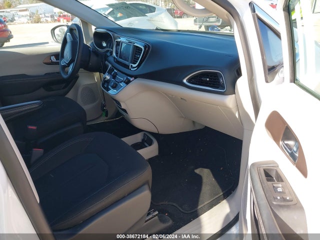 2C4RC1CG1NR211475 Chrysler Voyager Lx