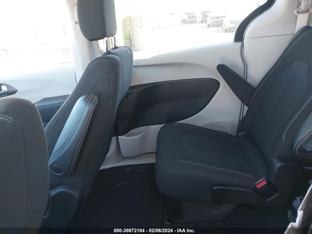 2C4RC1CG1NR211475 Chrysler Voyager Lx