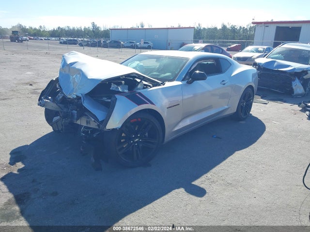 Chevrolet Camaro 2lt 2018 1G1FC1RS0J0112237 Image 2