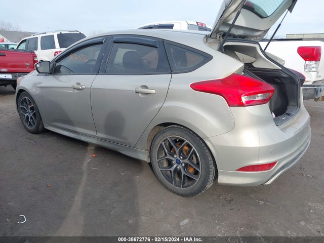 Ford FOCUS SE 2015 1FADP3K29FL386752 Image 3