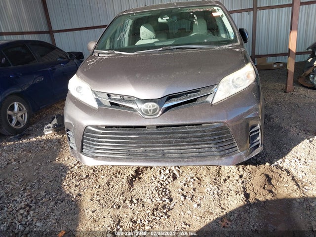 2018 TOYOTA SIENNA LE 7 PASSENGER VIN: 5TDJZ3DC1JS190440