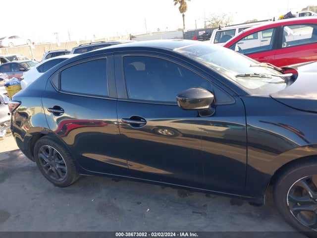 Scion IA 2016 3MYDLBZVXGY106878 Image 13