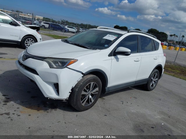 Toyota Rav4 Xle 2018 2T3WFREV7JW522316 Image 2